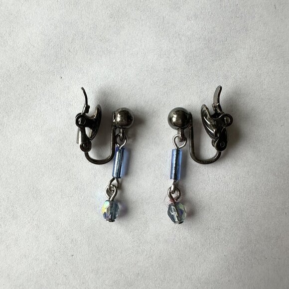 Vintage Gunmetal Gray Blue Iridescent Clip On Earrings Dangle - Picture 1 of 4